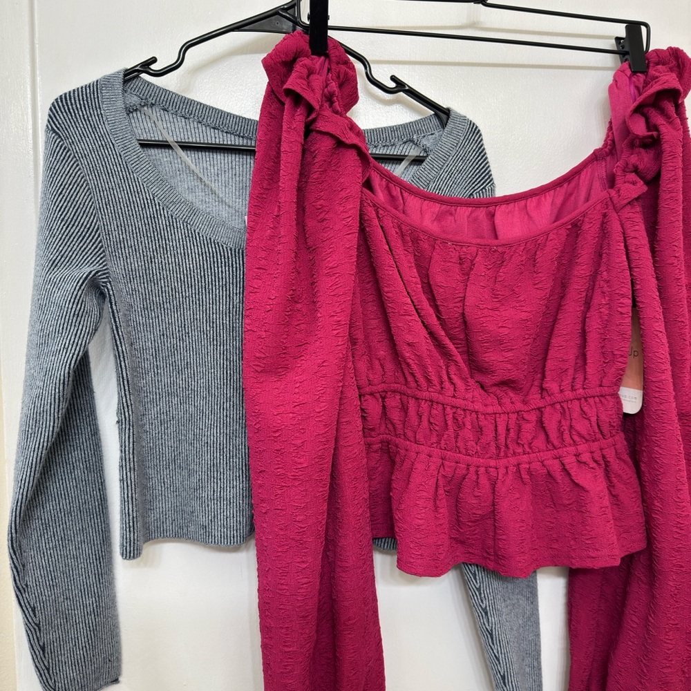 🎉3 for $50🎉 Gray Ribbed Top and Off shoulder Pink Textured Blouse